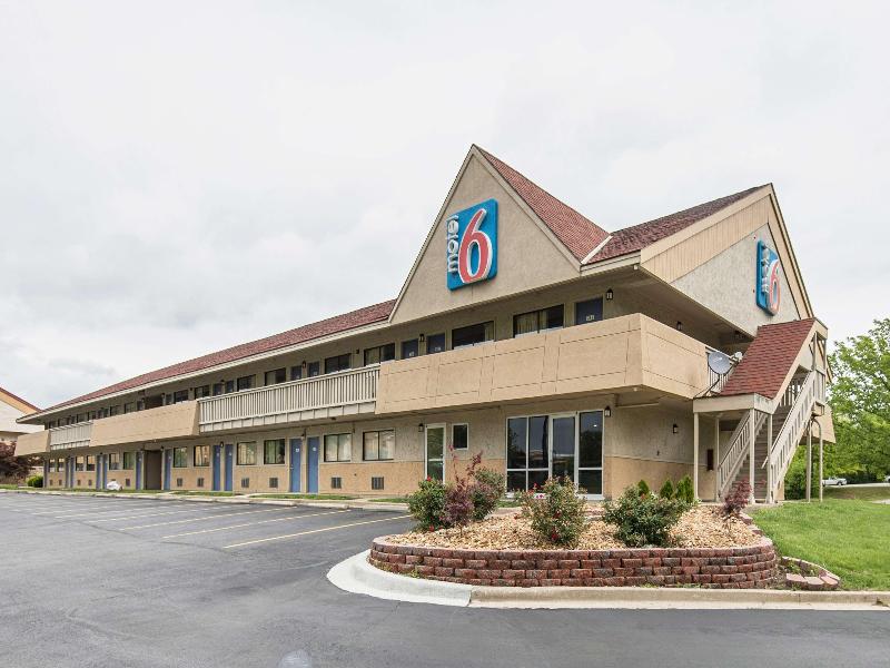 Motel 6 Overland Park, KS image