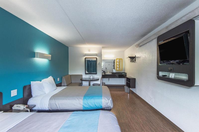 Motel 6 Overland Park, KS image