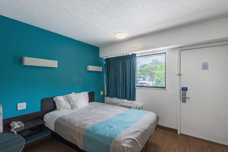 Motel 6 Overland Park, KS image