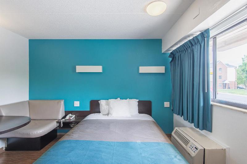Motel 6 Overland Park, KS image