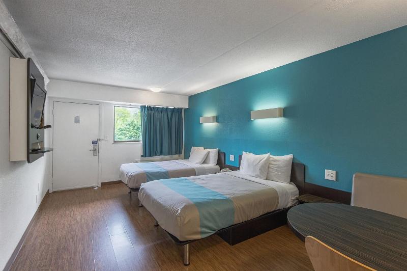 Motel 6 Overland Park, KS image