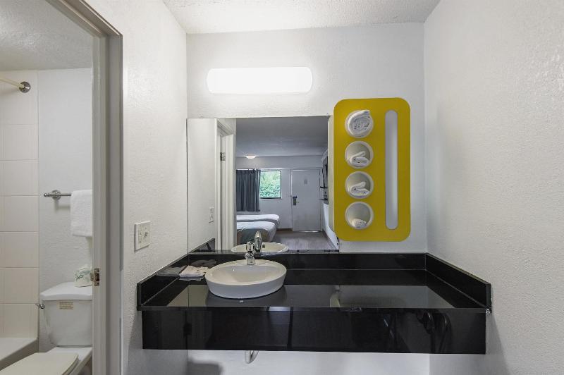 Motel 6 Overland Park, KS image