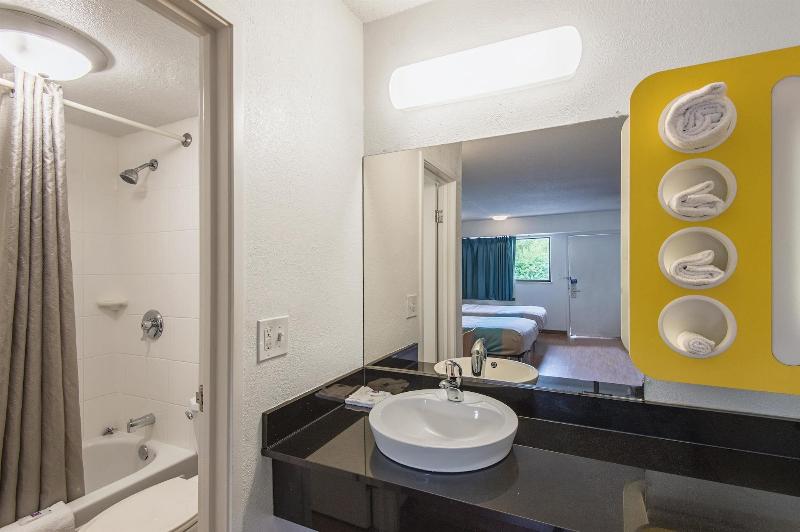 Motel 6 Overland Park, KS image