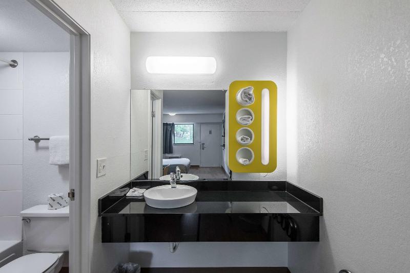 Motel 6 Overland Park, KS image