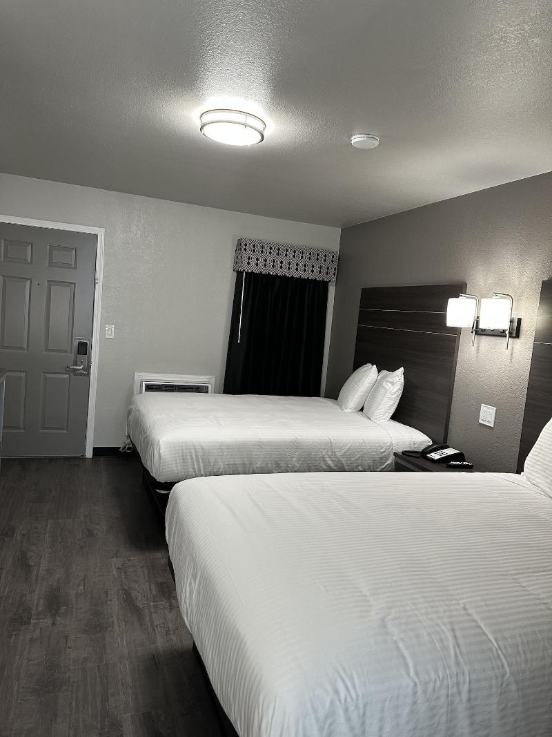 Sleepy Traveler Motel — general view