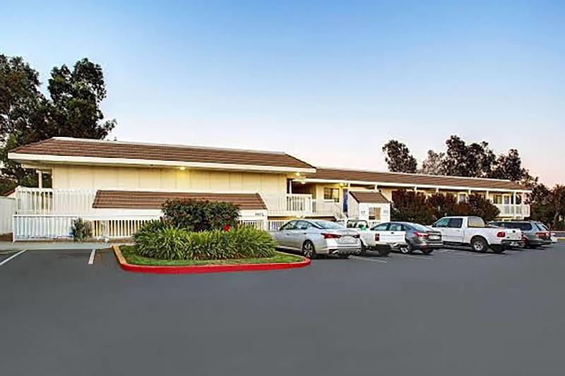 Super 8 by Wyndham Livermore image