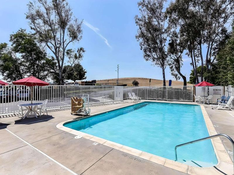 Super 8 by Wyndham Livermore image