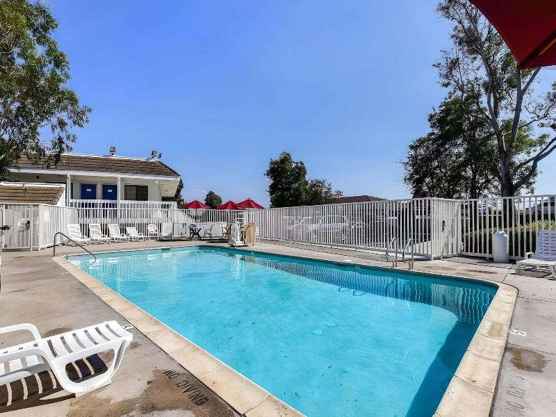 Super 8 by Wyndham Livermore image