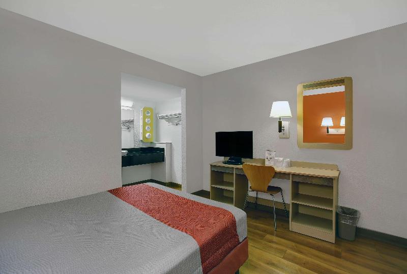 Super 8 by Wyndham Livermore image