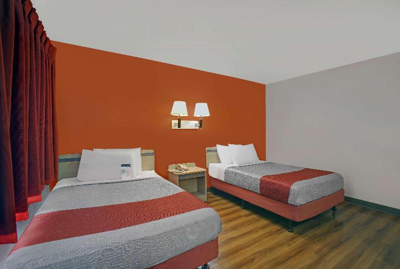 Super 8 by Wyndham Livermore image