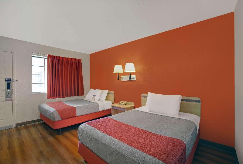 Super 8 by Wyndham Livermore image