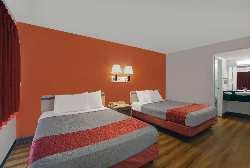 Super 8 by Wyndham Livermore image