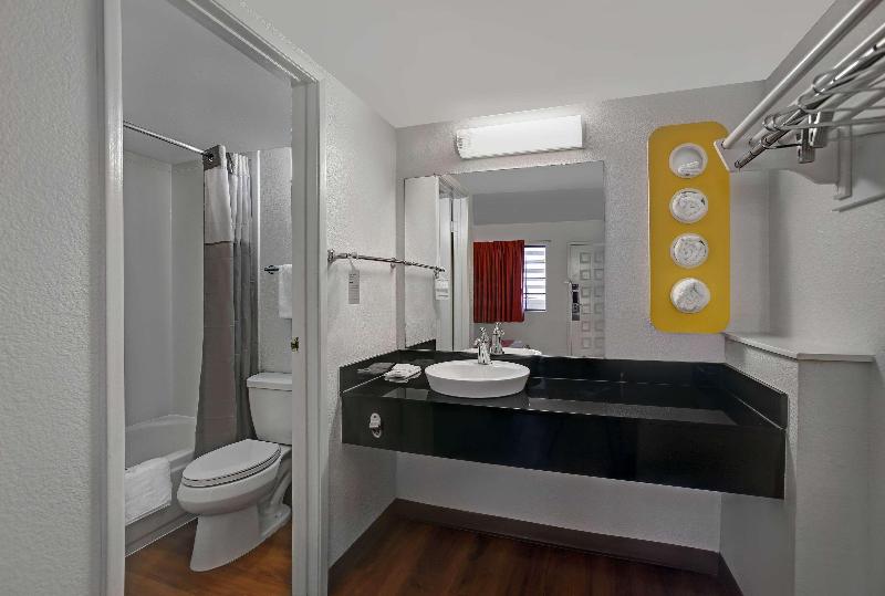 Super 8 by Wyndham Livermore image