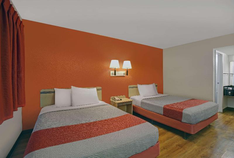 Super 8 by Wyndham Livermore image