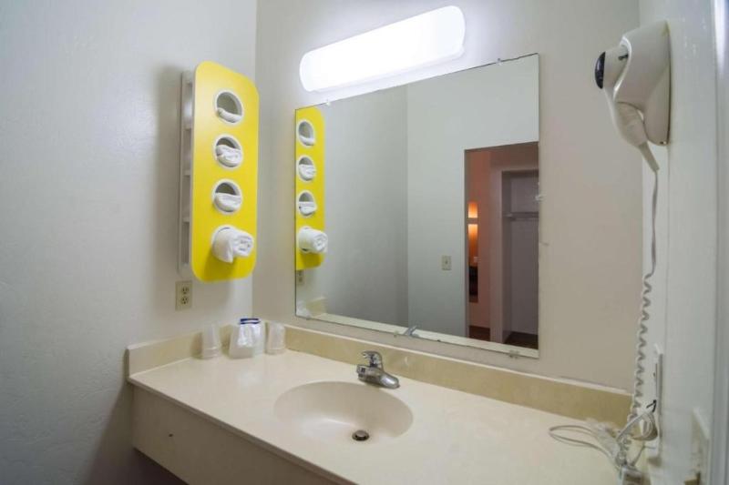 Motel 6 Globe, AZ image