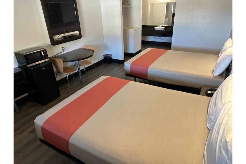 Motel 6 Globe, AZ image