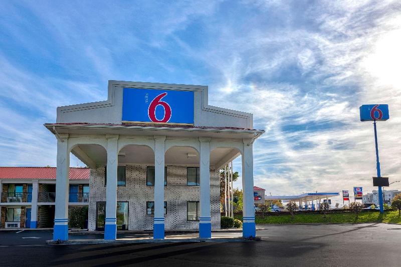 Motel 6 Cookeville, TN image