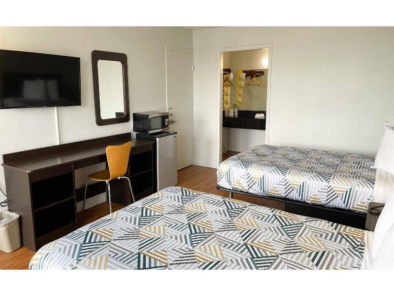 Motel 6 Troy, Oh image