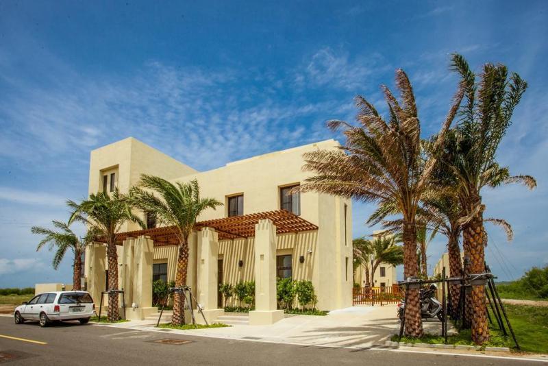 Oasis Hotel — exterior view