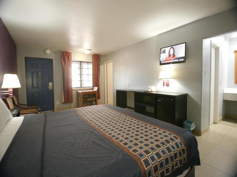 Texas Inn Airport Mcallen image