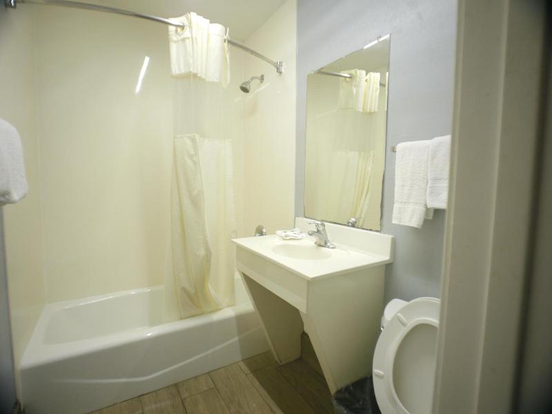 Texas Inn Airport Mcallen image