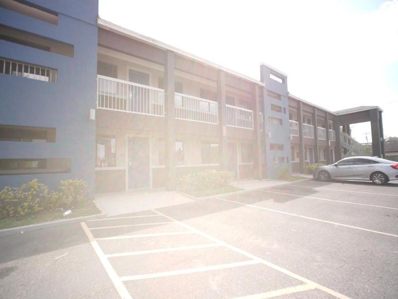 Texas Inn Airport Mcallen image