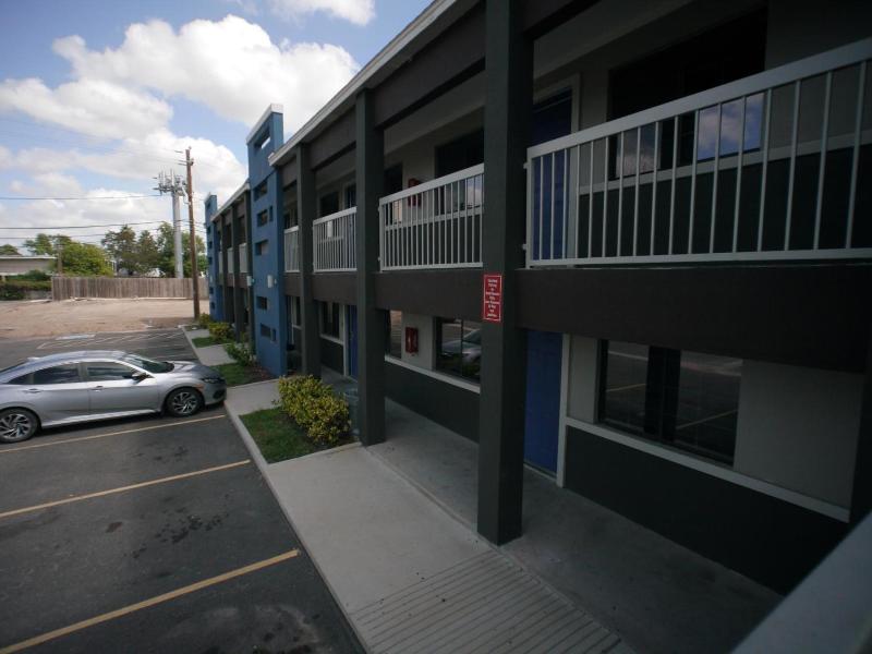 Texas Inn Airport Mcallen image
