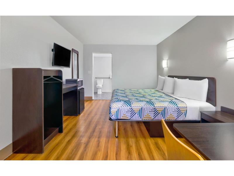 Motel 6 Plano, TX - Plano Northeast image