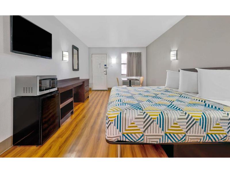 Motel 6 Plano, TX - Plano Northeast image