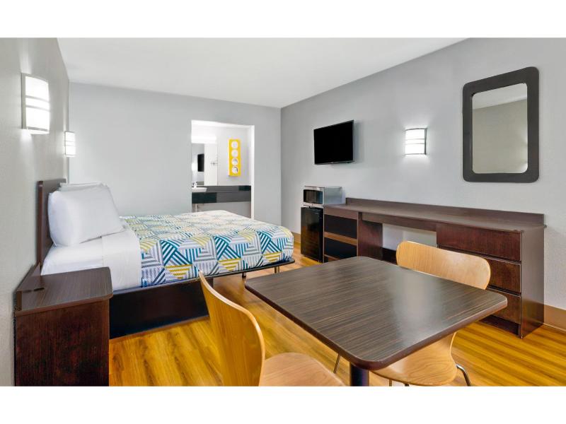 Motel 6 Plano, TX - Plano Northeast image