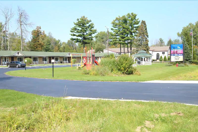 Crows Nest Inn Tawas image