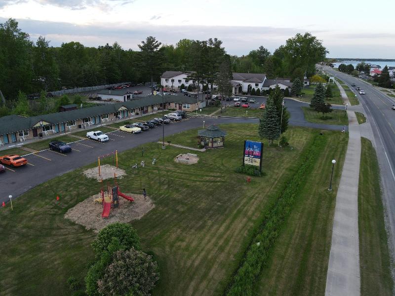 Crows Nest Inn Tawas image