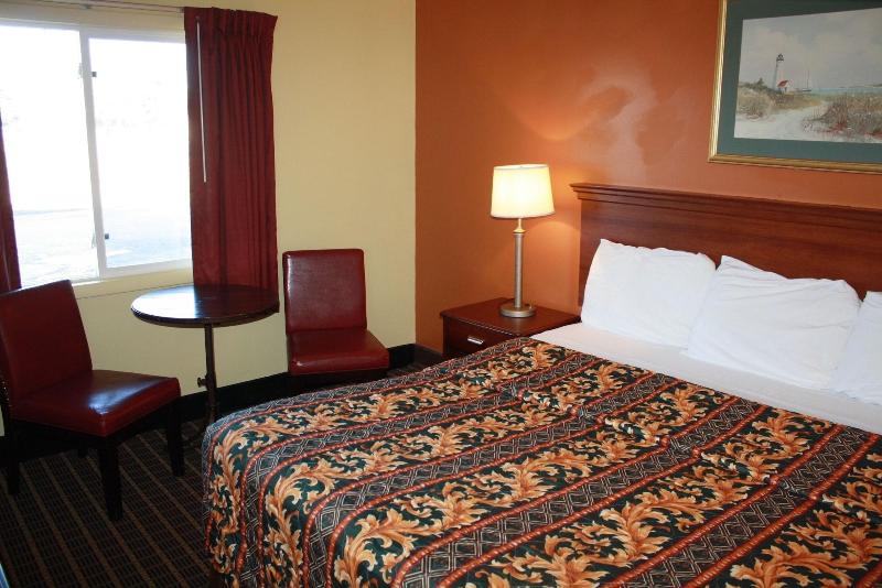 Crows Nest Inn Tawas image