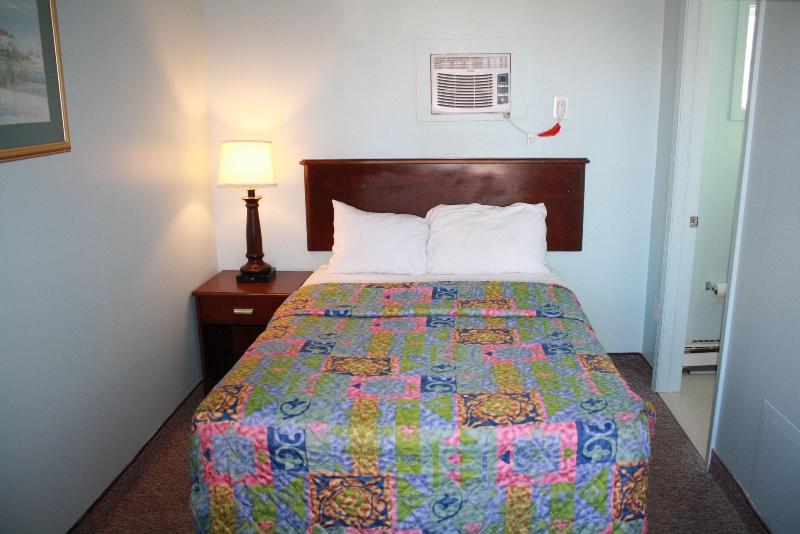 Crows Nest Inn Tawas image