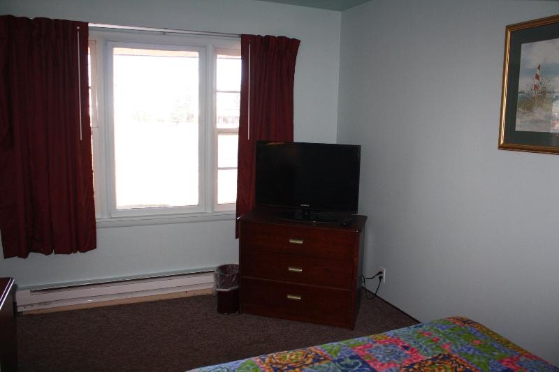 Crows Nest Inn Tawas image