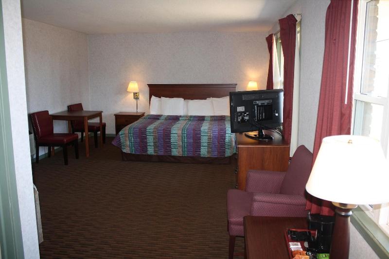Crows Nest Inn Tawas image