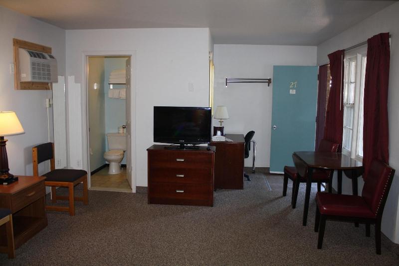 Crows Nest Inn Tawas image