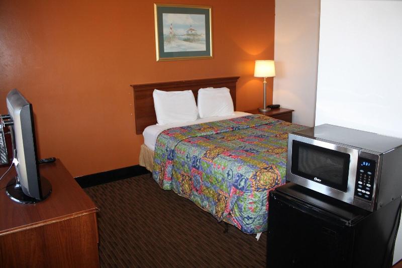 Crows Nest Inn Tawas image