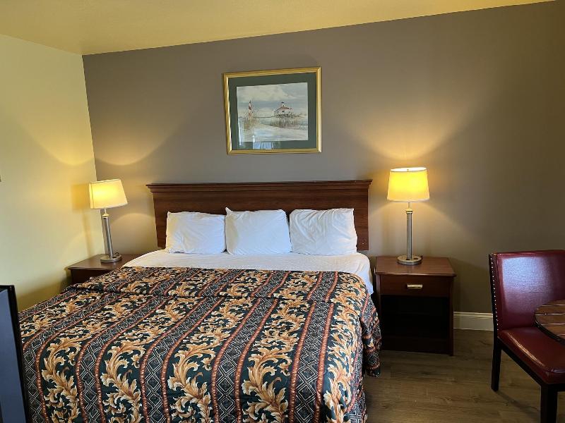 Crows Nest Inn Tawas image
