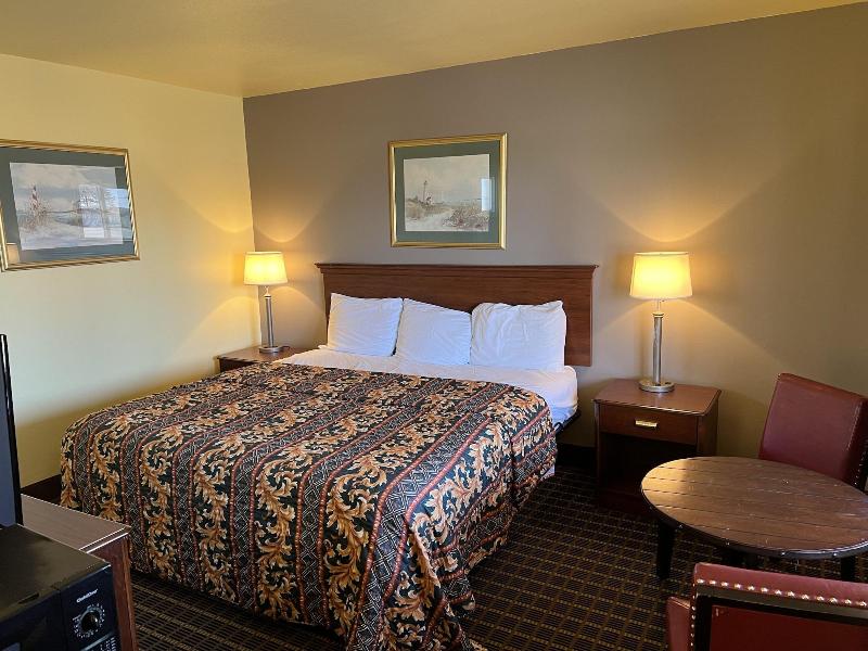 Crows Nest Inn Tawas image