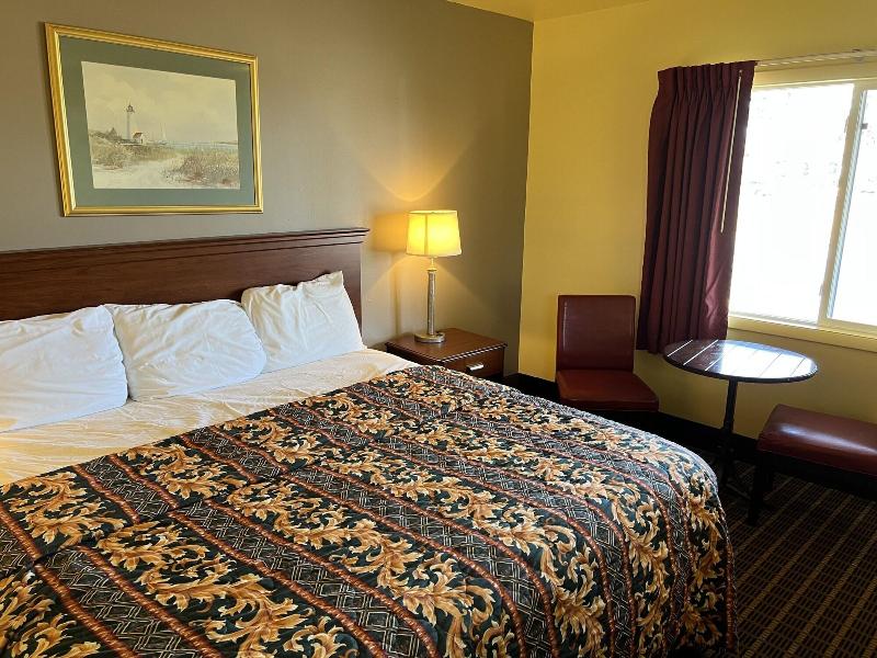 Crows Nest Inn Tawas image