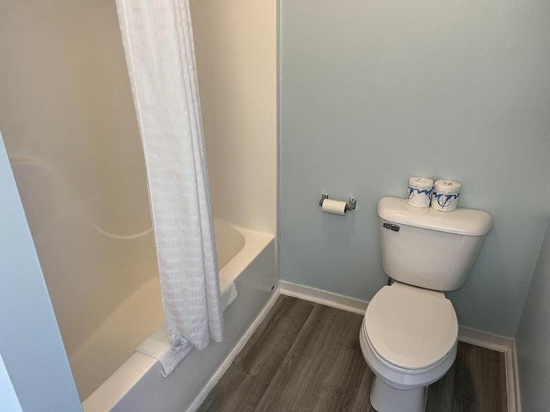 Crows Nest Inn Tawas image