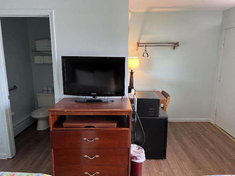Crows Nest Inn Tawas image