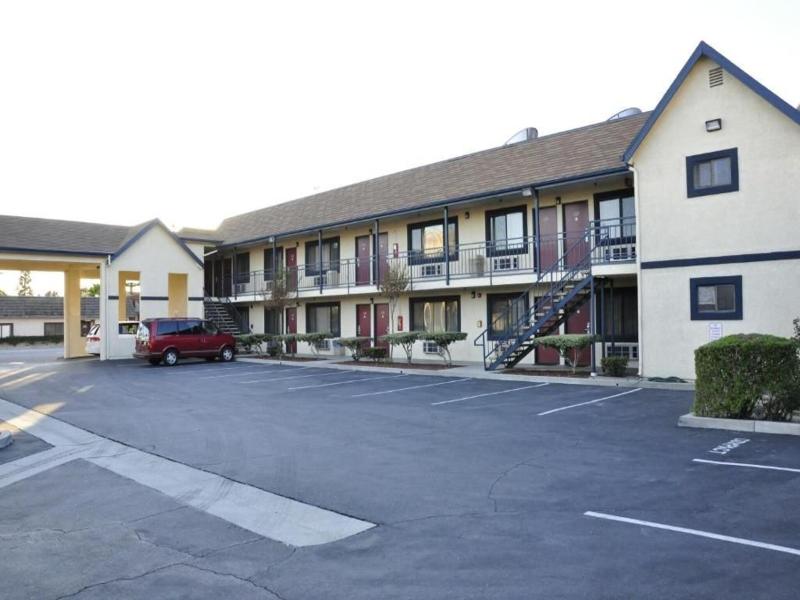 Luxury Inn image