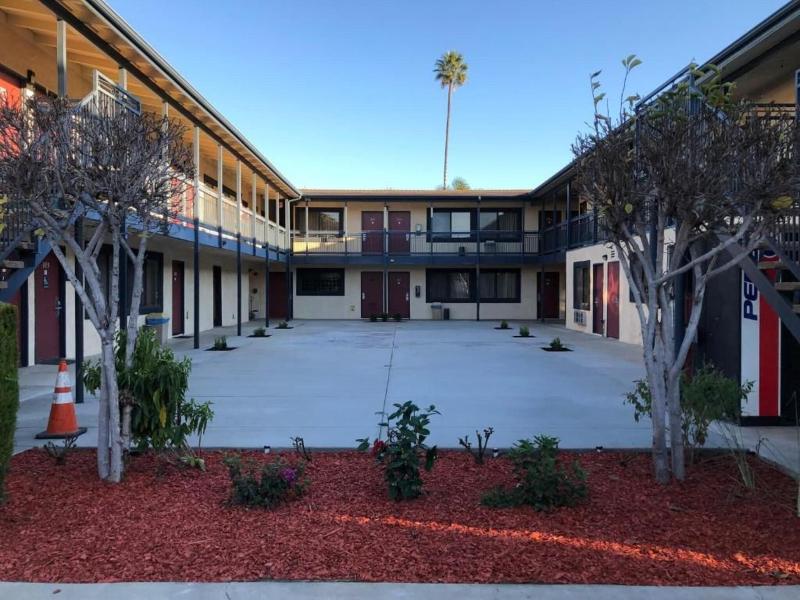 Luxury Inn image