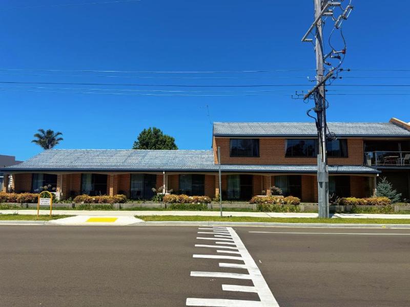 Lakeside Motel Waterfront image