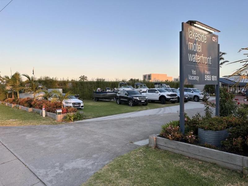 Lakeside Motel Waterfront image