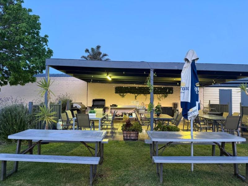 Lakeside Motel Waterfront image