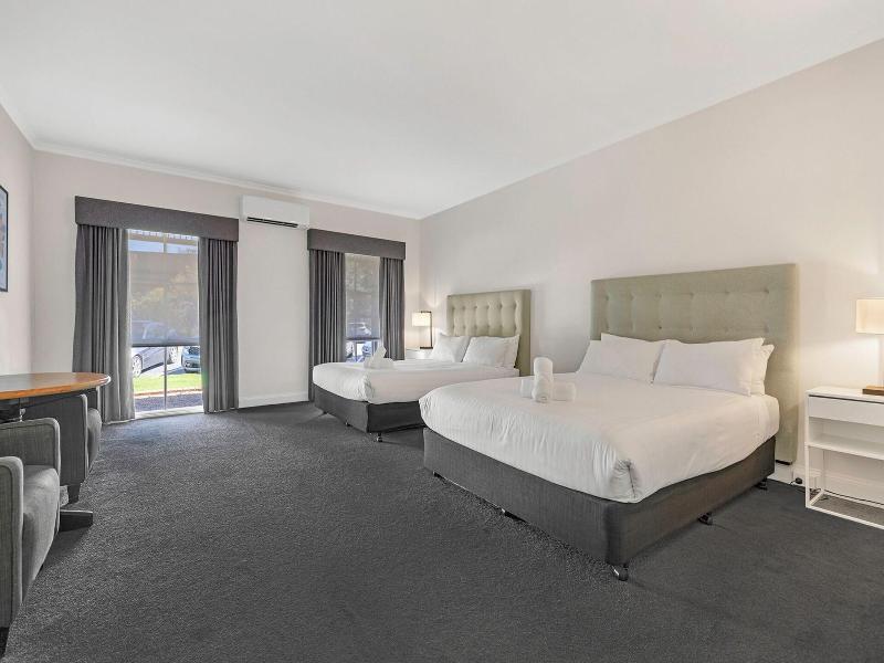 Caledonian Hotel Motel