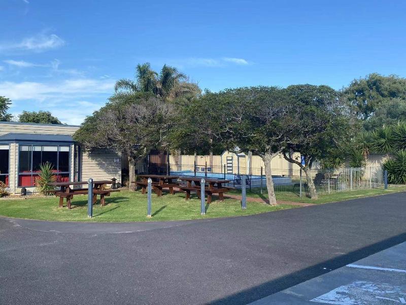 Rosebud Motel image